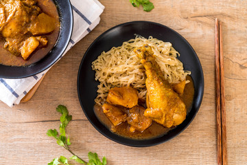 Chicken Massaman Curry Paste with Noodle