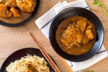 Chicken Massaman Curry Paste with Noodle