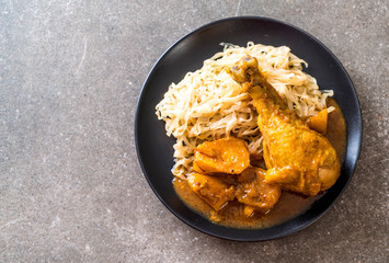 Chicken Massaman Curry Paste with Noodle