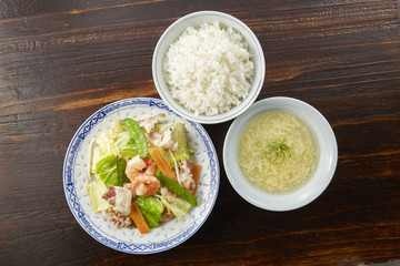 野菜炒め定食（白ご飯、かきたま汁付き）