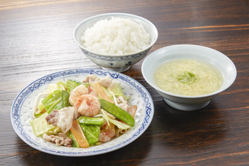野菜炒め定食（白ご飯、かきたま汁付き）