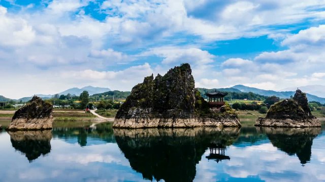 Dodamsambong Peaks rising on the Namhang River. Time lapse, Zoom in