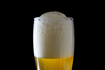 Schaumkrone auf einem Bierglas