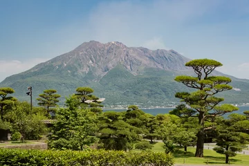 Tuinposter 仙巌園からの桜島 -雄大な景観が美しい島津家の別邸より- © photojapan