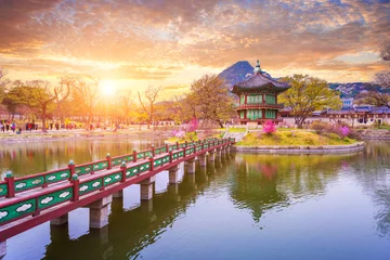Fotobehang Gyeongbokgungpaleis in de lente, Zuid-Korea. © panyaphotograph