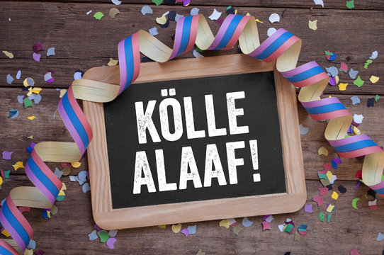 Kreidetafel mit Konfetti und Luftschlange Karneval K&ouml;lle Alaaf Weiberfastnacht Rosenmontag Aschermittwoch