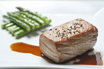 Lomo de Atun de la almadraba, con salsa de soja.