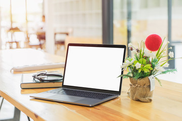 Mock up laptop on a wood table.