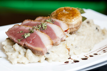 Rissotto de champiñones y trigueros con pato.