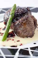 Solomillo de vacuno con su propia salsa