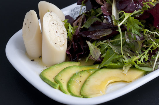 Ensalada Patanemo,(Aguacate y palmito con aderezo de lima y aceite de oliva)