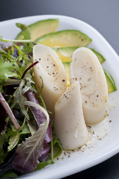 Ensalada Patanemo,(Aguacate y palmito con aderezo de lima y aceite de oliva)