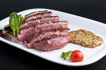 Magret de pato a la barbacoa.