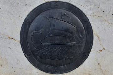 Black shield with triremes.