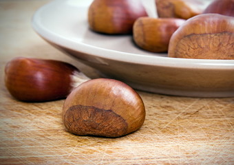 Obraz premium Chestnuts on the table