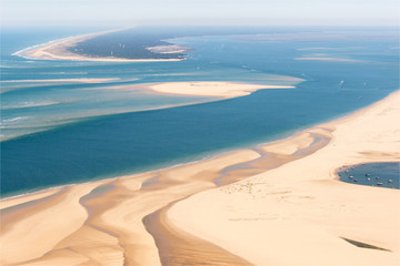 Vue aérienne de bancs de sable dans le Bassin d'Arcachon en France