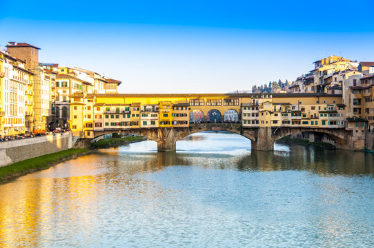 Ponte Vecchio sur l'Arno à Florence, Toscane en Italie