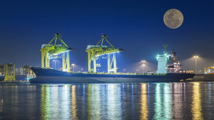 Fototapeta na wymiar cargo ship port