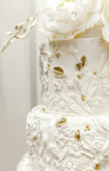 flower decoration on wedding cake