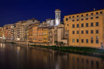 Fototapeta na wymiar Quay of the Arno River at night in Florence