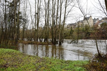 Rivi&egrave;re d&eacute;bordant