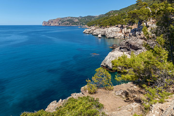 Fototapeta na wymiar Palma de Mallorca, the sea overlooking the rocky mountains. the sea on Palma de Mallorca