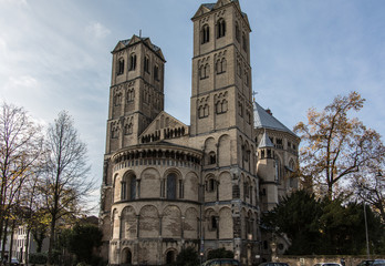 Fototapeta na wymiar Basilika in Kölner Altstadt