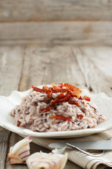 Risotto with red radicchio and crispy bacon (speck)