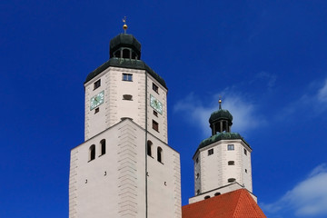 Zwillingstürme der Stadtpfarrkirche von Wemding, Bayern, Deutschland