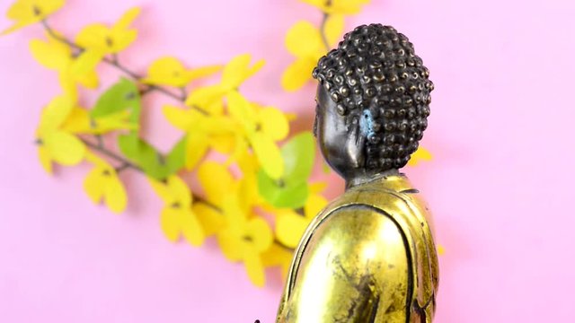Buddha auf einem Drehteller 