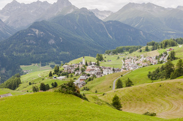 Ftan, Engadin, Unterengadin, Dorf, Bergdorf, Wanderweg, Motta Naluns, Panoramaweg, Wanderferien, Alpen, Graubünden, Sommer, Schweizer