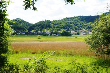 Schalkenmehren in der Eifel neben dem gleichnamigen Maar
