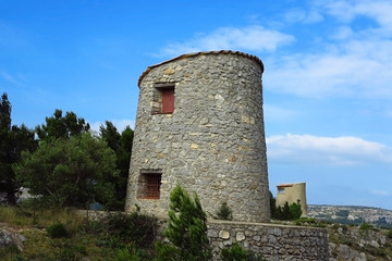 Fototapeta na wymiar Windmühle, Ruine bei Roquefort, Frankreich