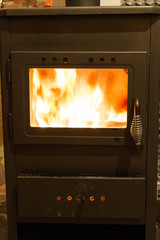 Fototapeta premium Kamin Feuer Tiny House