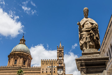 Fototapeta na wymiar La cattedrale di Palermo
