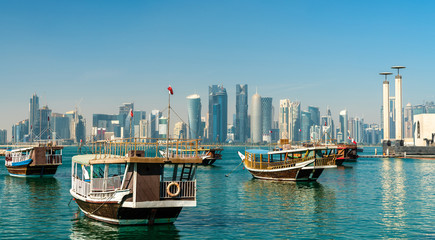 Traditional arabic dhows in Doha, Qatar - obrazy, fototapety, plakaty