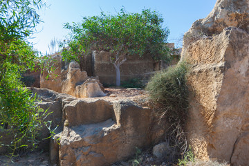 Раскопки развалин Царских гробниц в окреснстях города Пафос, Кипр.