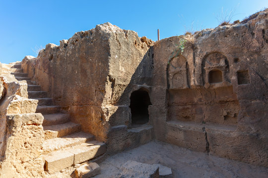 Раскопки развалин Царских гробниц в окреснстях города Пафос, Кипр.