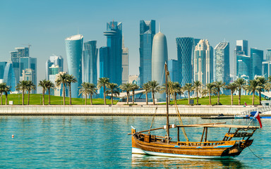 Traditional arabic dhows in Doha, Qatar - obrazy, fototapety, plakaty