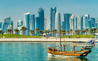 Foto auf Glas Traditional arabic dhows in Doha, Qatar © Leonid Andronov