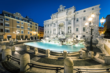 Fototapeta na wymiar Trevi Fountain by night