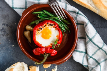 Poached egg with baked bell pepper and bread