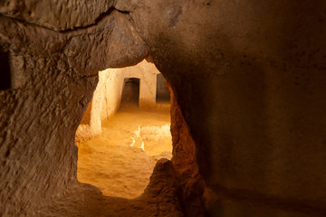 Раскопки развалин Царских гробниц в окреснстях города Пафос, Кипр.