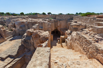 Раскопки развалин Царских гробниц в окреснстях города Пафос, Кипр.