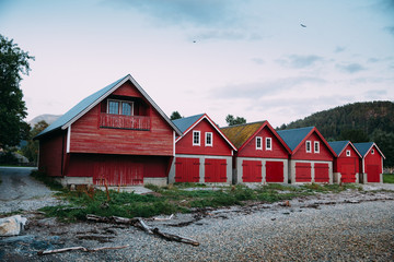 Fototapeta na wymiar tradicional puerto pesca noruega, casa de pescadores
