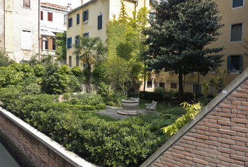 Fototapeta na wymiar Private courtyard garden in Venice, 2017.