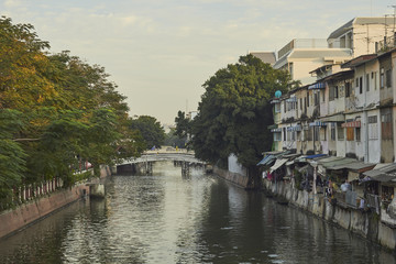 Fototapeta na wymiar khlong rop krung canal, Old City, Bangkok, Thailand