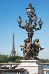 Pont Alexandre III und Eiffelturm in Paris, Frankreich