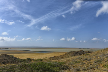 Fototapeta na wymiar Green lake in a desertic landscape