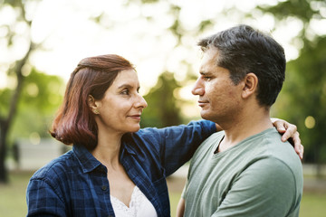 Obraz premium Couple spending time together on a picnic